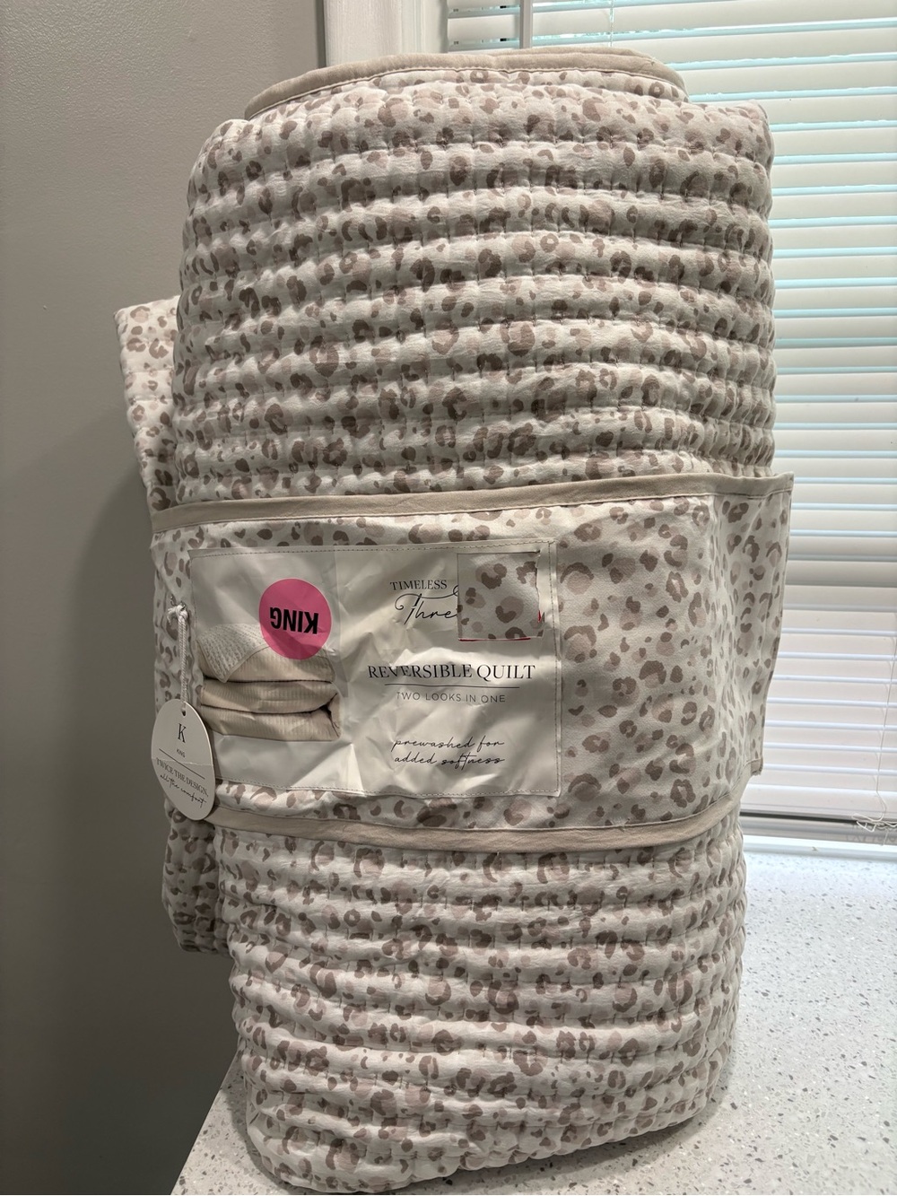 NEW Timeless Threads Reversible Quilted Bedspread - King, Gray Leopard Print